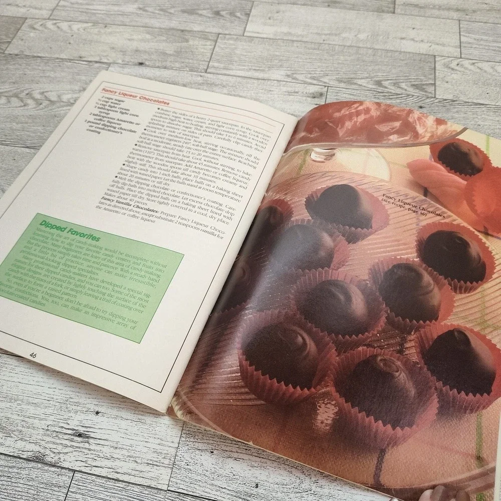 Better Homes and Gardens Holiday Cookies and Candies Cookbook 1986 Recipes